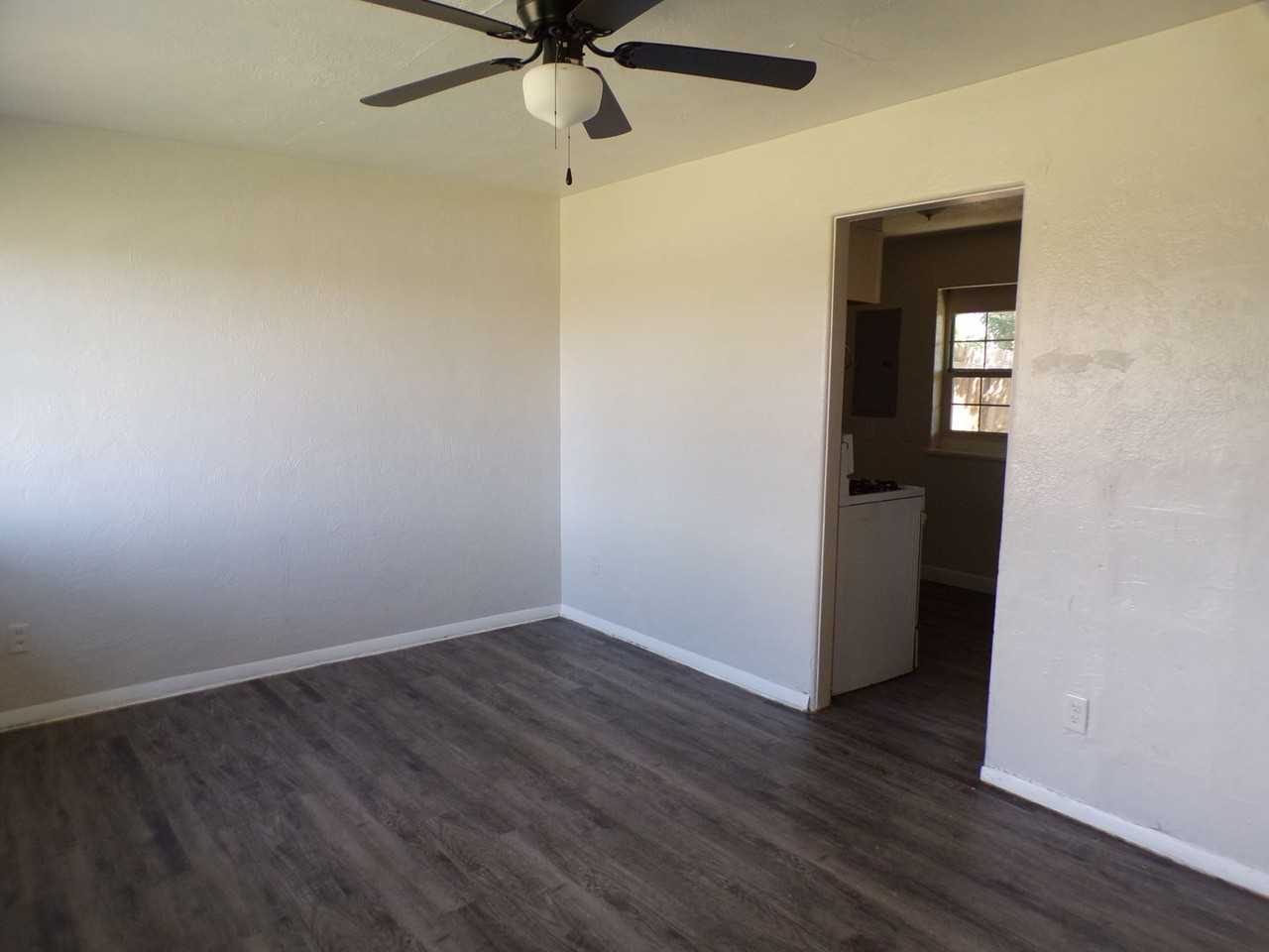 2317 Nw Bell Ave - Photo 4 of 21