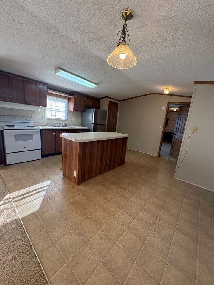 506 Edison Ct - Photo 3 of 12