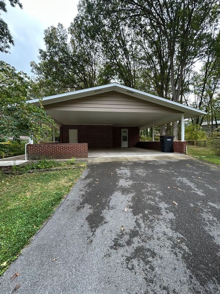 1904 N Oak Ln - Photo 4 of 21