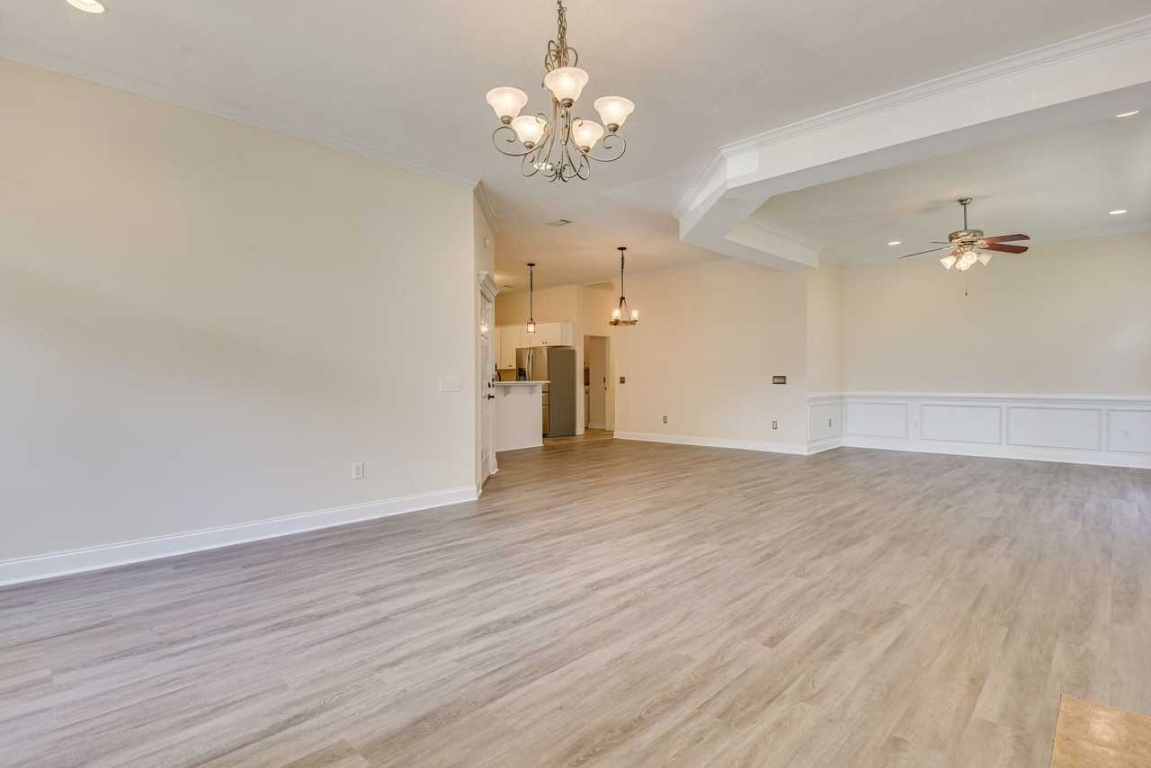 2425 River Birch Dr - Photo 4 of 19