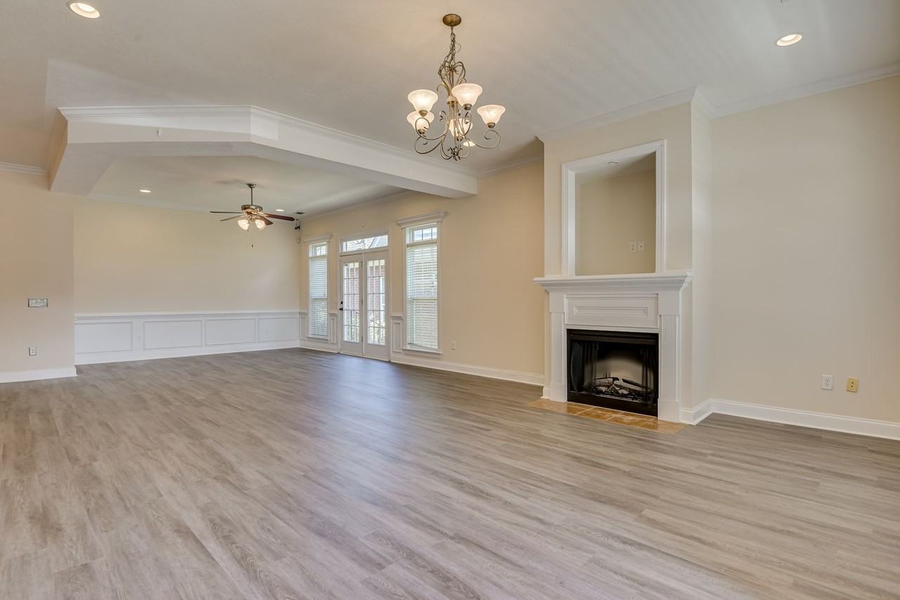 2425 River Birch Dr - Photo 5 of 19