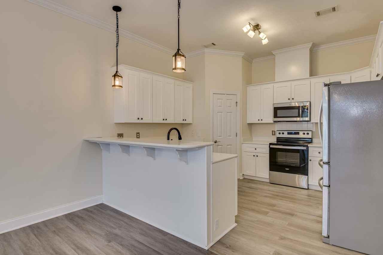 2425 River Birch Dr - Photo 7 of 19