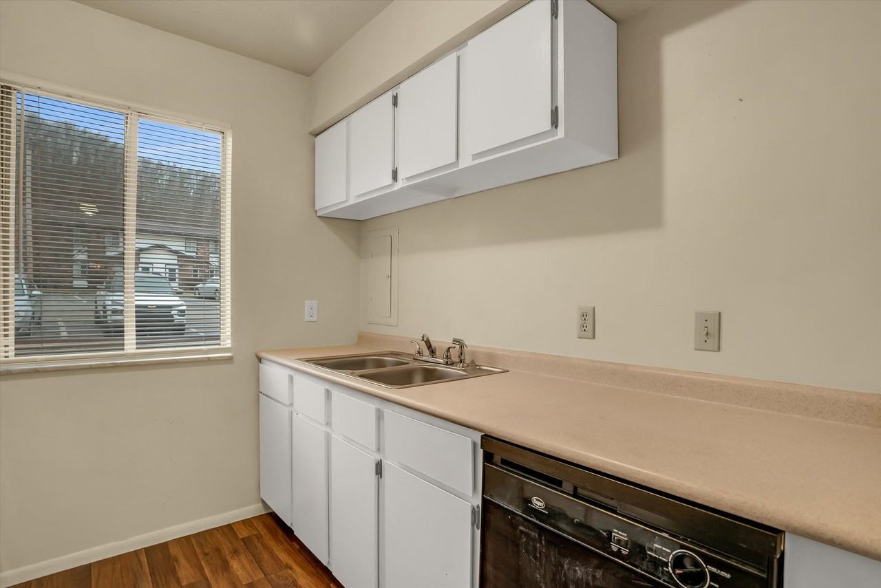 Beaver Creek Village Apartments - Photo 5 of 50