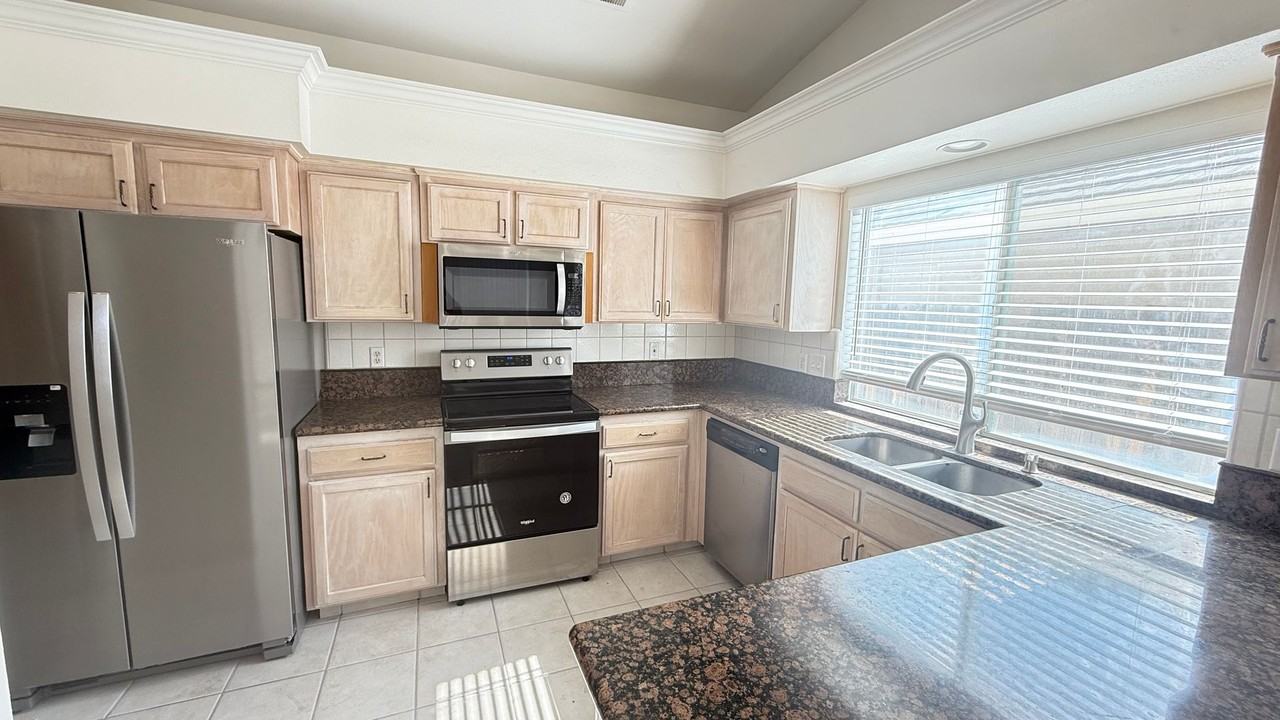 7631 N State St - Photo 3 of 34