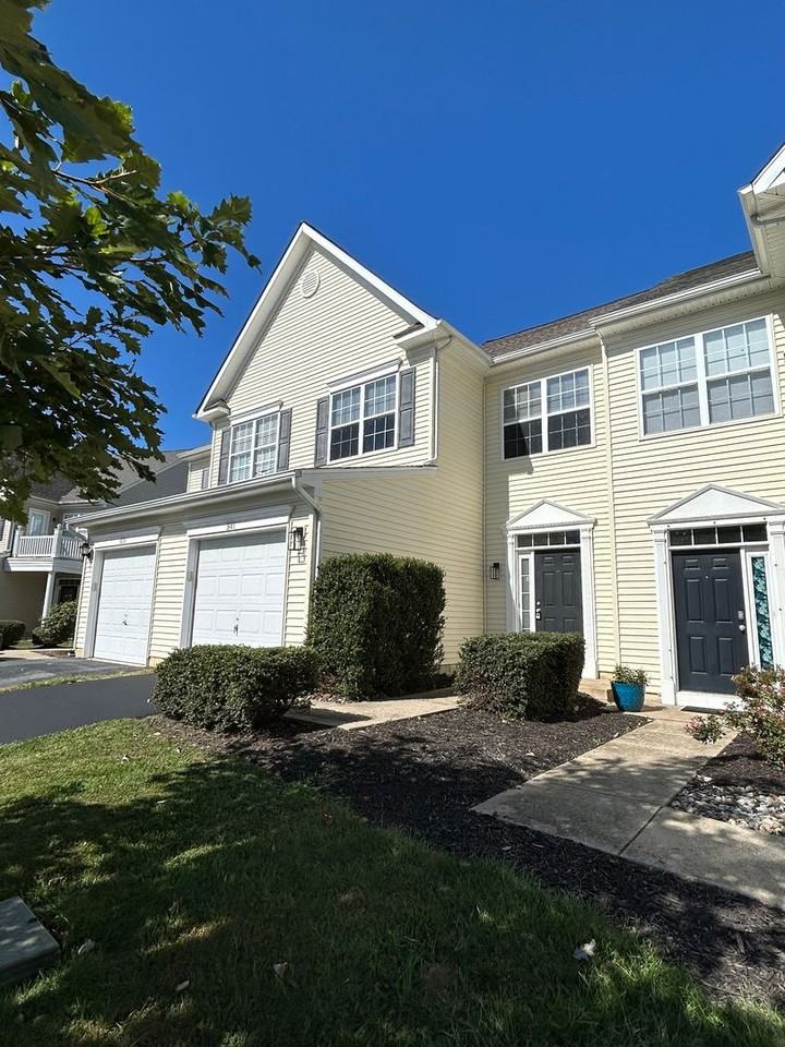 941 Lansdowne Rd - Photo 2 of 28