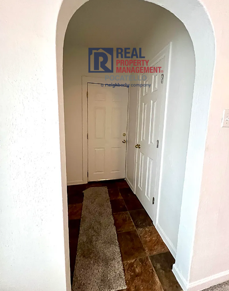 840 South 4th Avenue - Photo 2 of 12