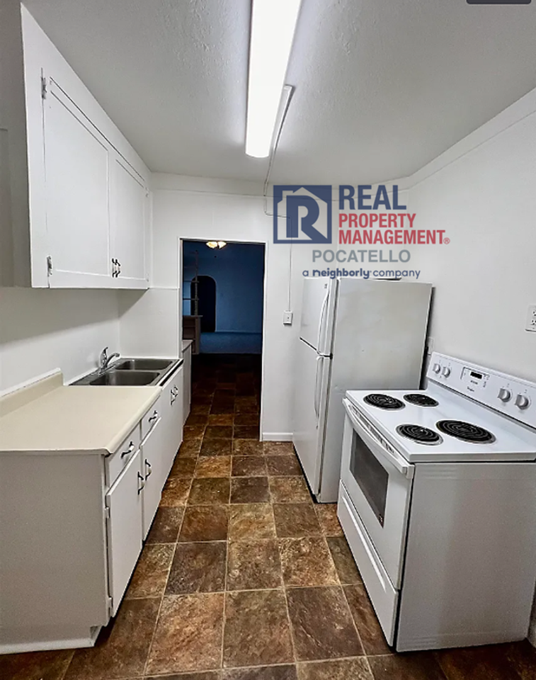 840 South 4th Avenue - Photo 3 of 12