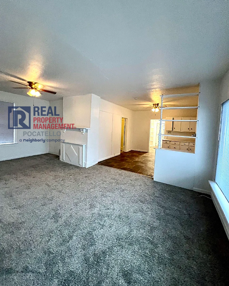 840 South 4th Avenue - Photo 4 of 12