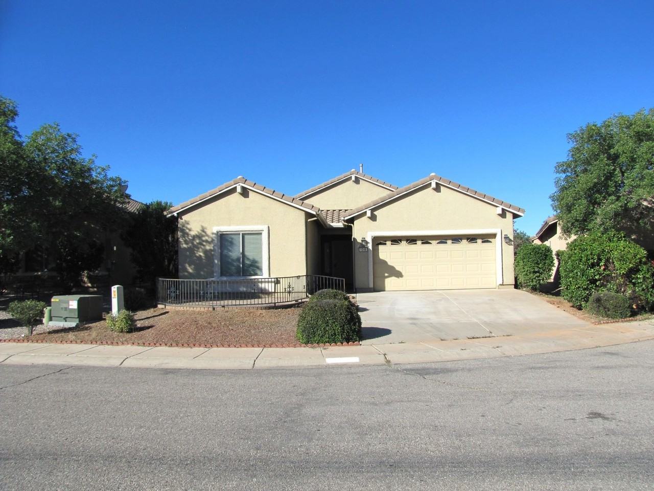 1046 Estancia Dr - Photo 2 of 45