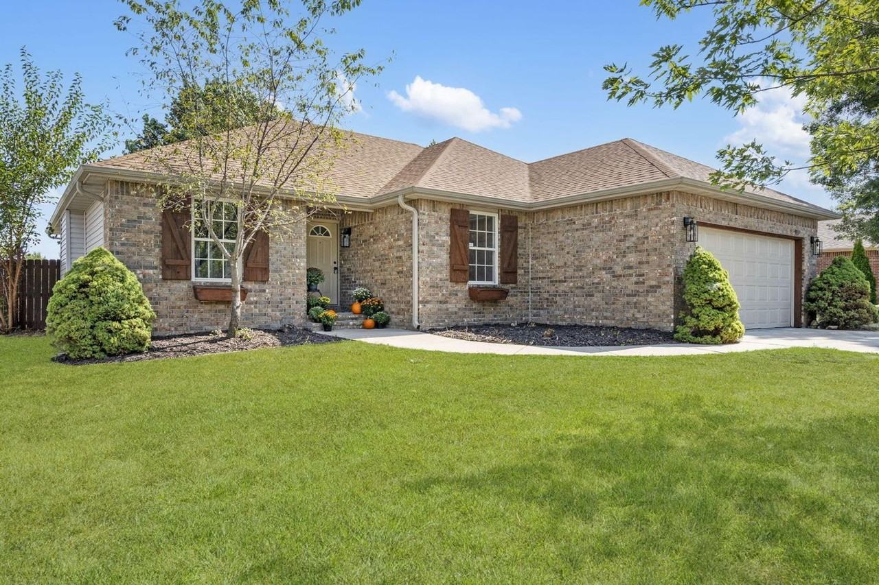 985 W Pembrook Ave - Photo 2 of 25