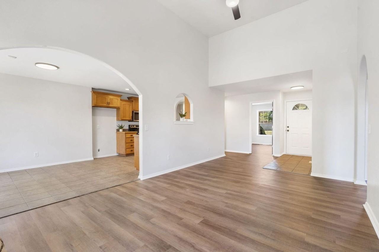 985 W Pembrook Ave - Photo 6 of 25