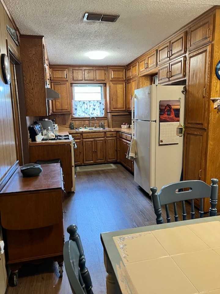 301 W Main St - Photo 5 of 18