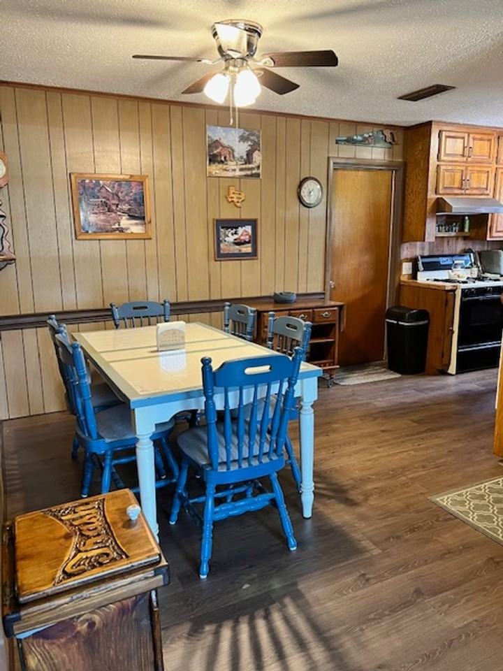 301 W Main St - Photo 6 of 18