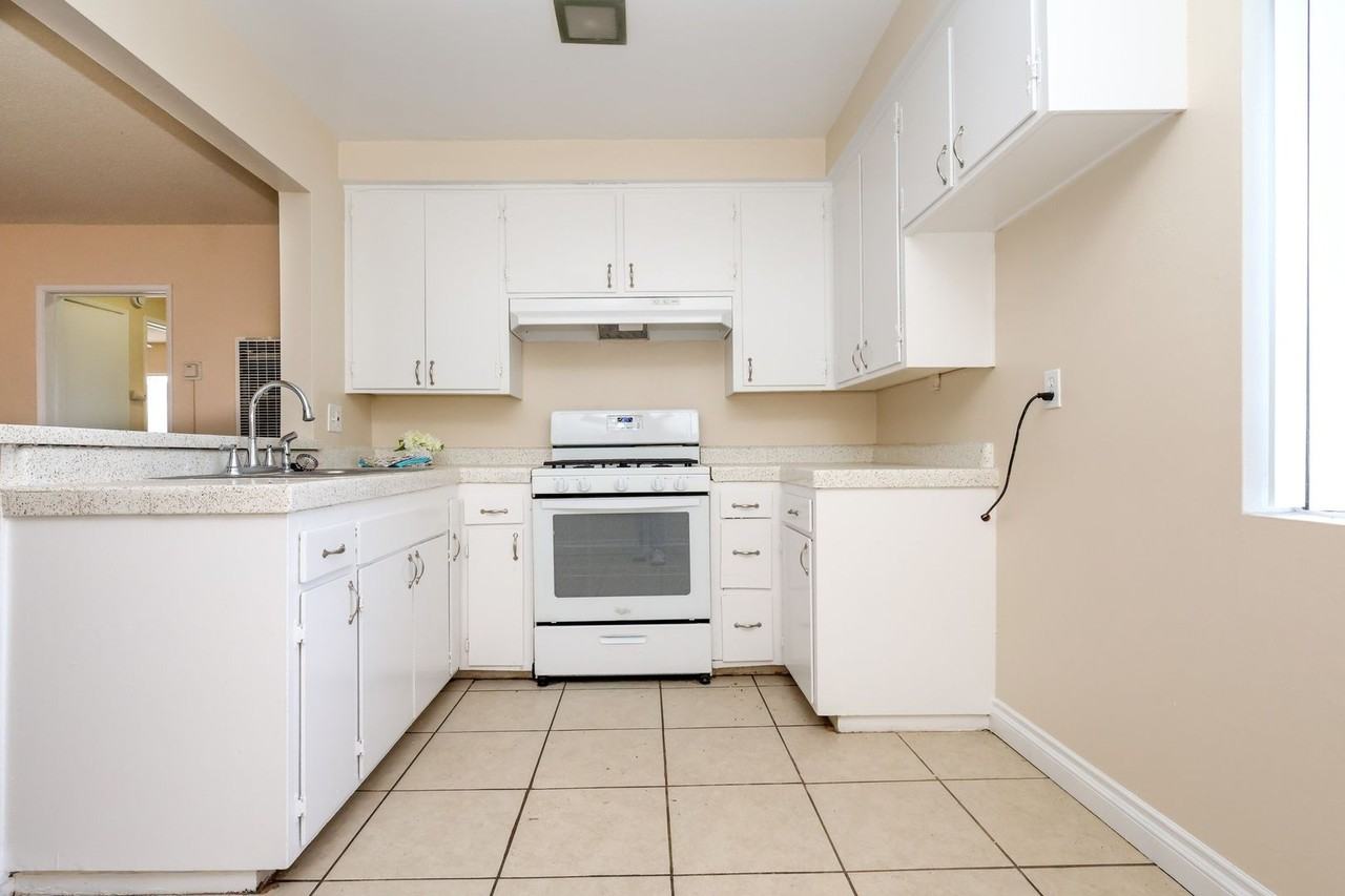 Silverwood Apartments (538,550,562) - Photo 6 of 28