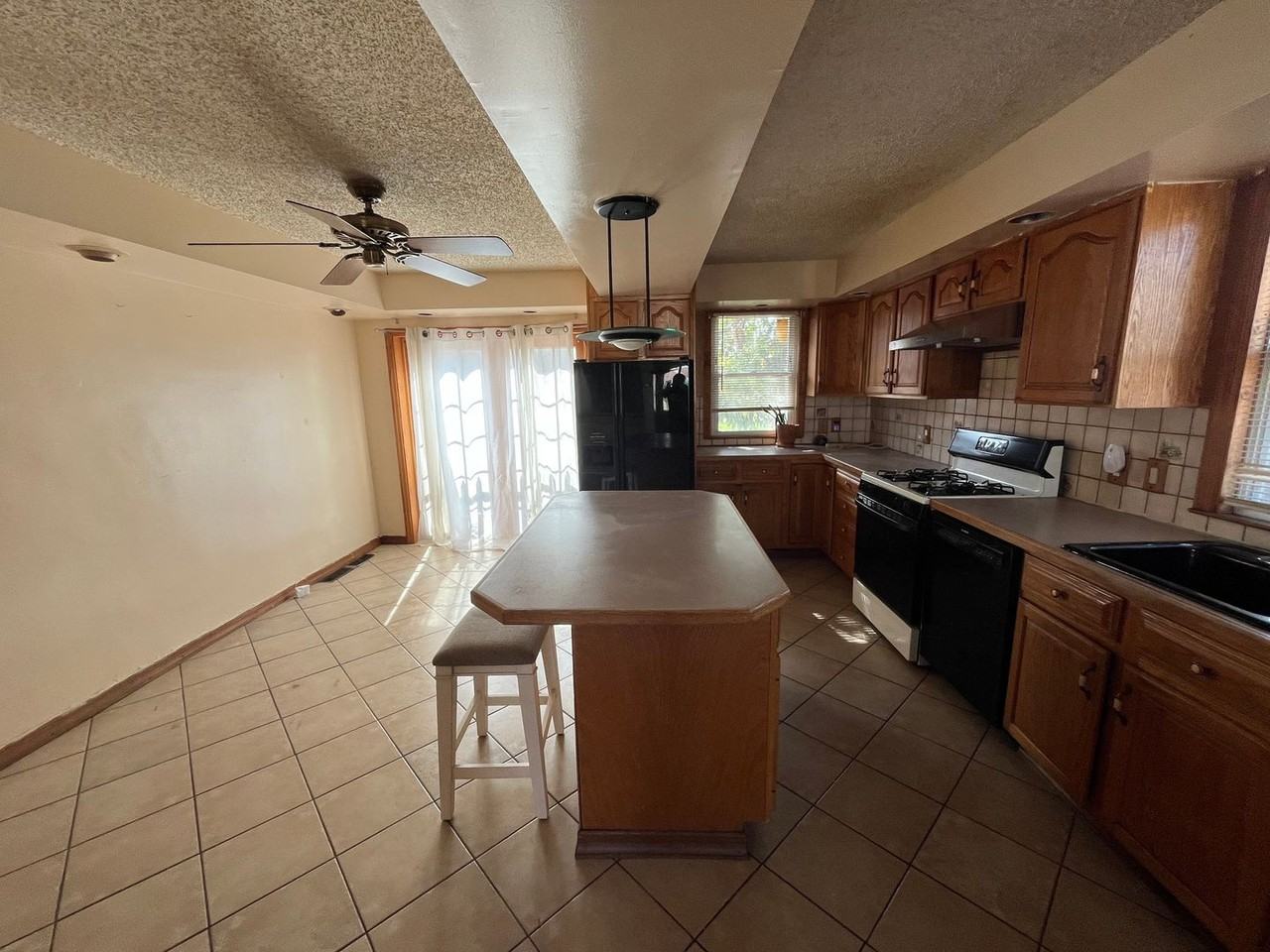 2800 Disston St - Photo 3 of 13