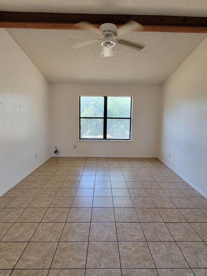 4409 Creekside Dr - Photo 6 of 15