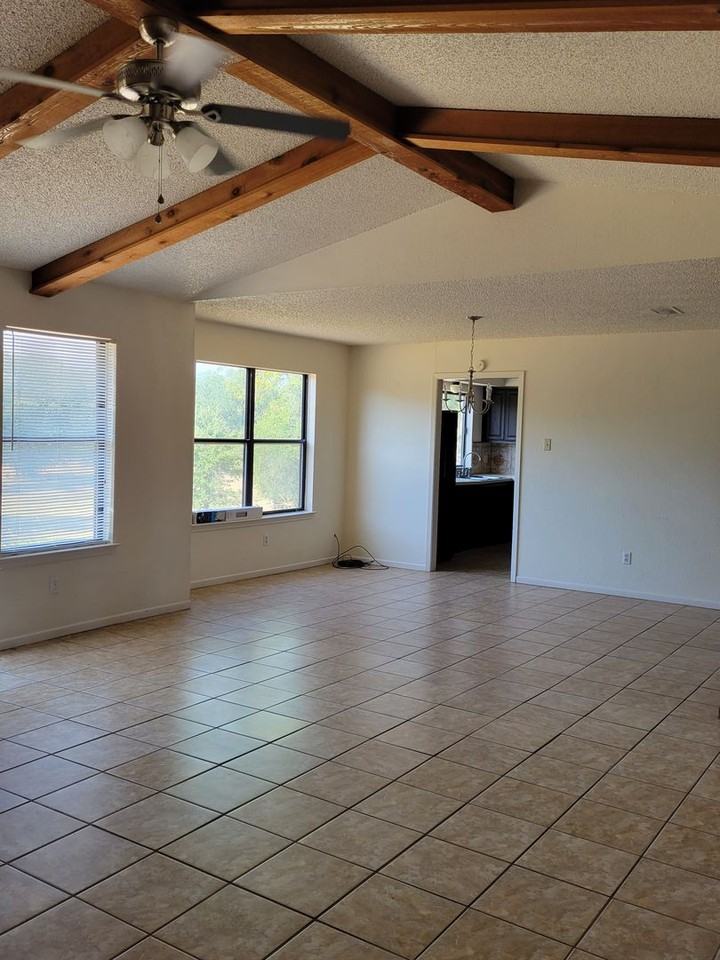 4409 Creekside Dr - Photo 5 of 15