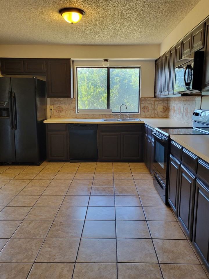 4409 Creekside Dr - Photo 4 of 15