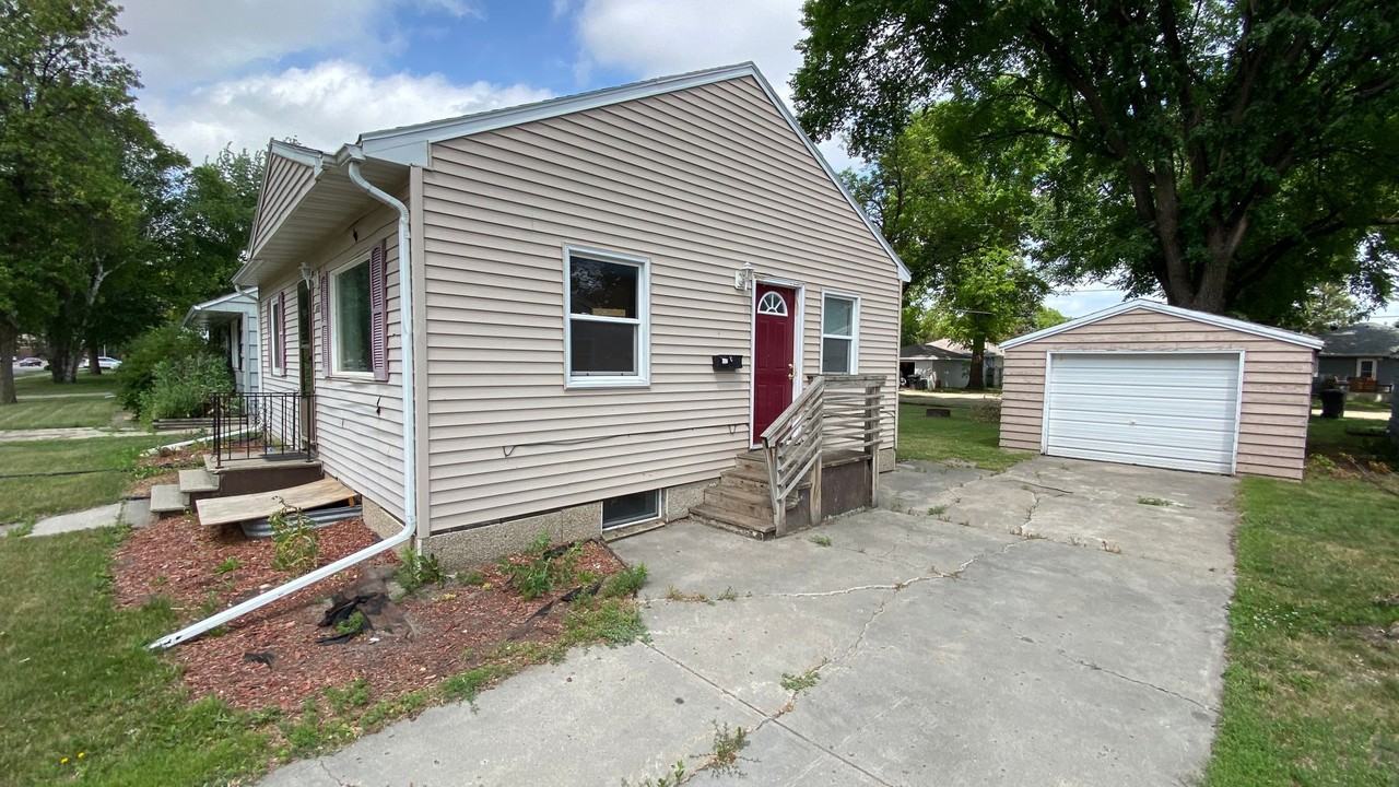 2616 6th Ave N - Photo 2 of 25