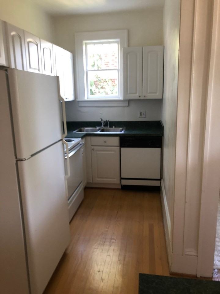 532 Walnut Ave Se - Photo 3 of 12