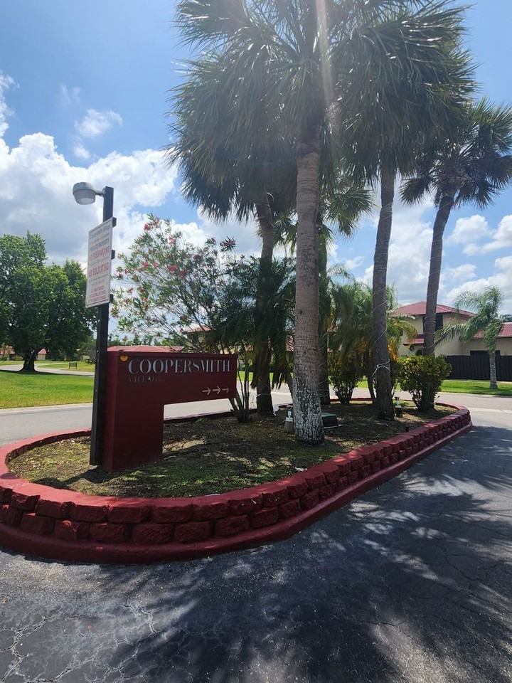 442 Hunter Cir - Photo 2 of 19