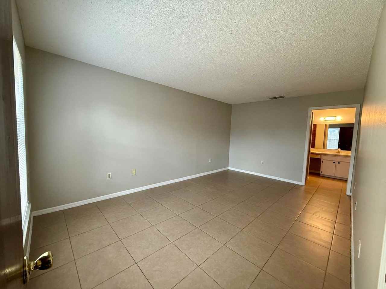 442 Hunter Cir - Photo 6 of 19