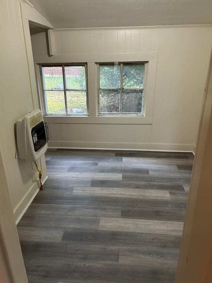 1421 Clover St - Photo 4 of 6