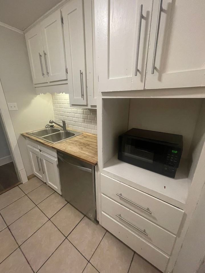 5913 Montfort Rd S - Photo 2 of 9