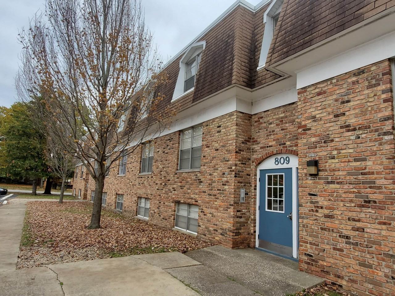 Mapleview 805-807 - Photo 2 of 15