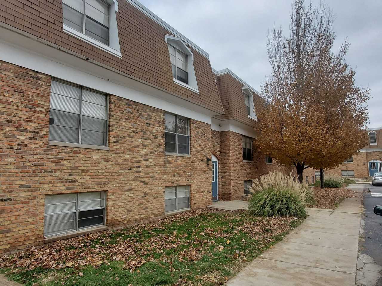 Mapleview 805-807 - Photo 3 of 15