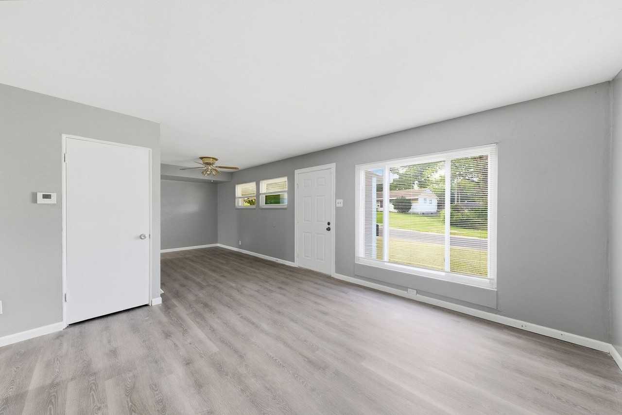 237 Grampian Rd - Photo 6 of 28