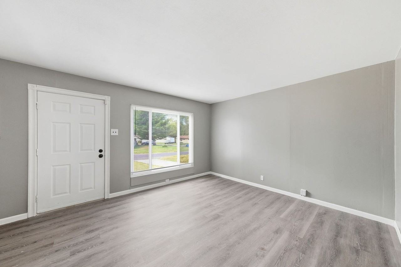 237 Grampian Rd - Photo 7 of 28