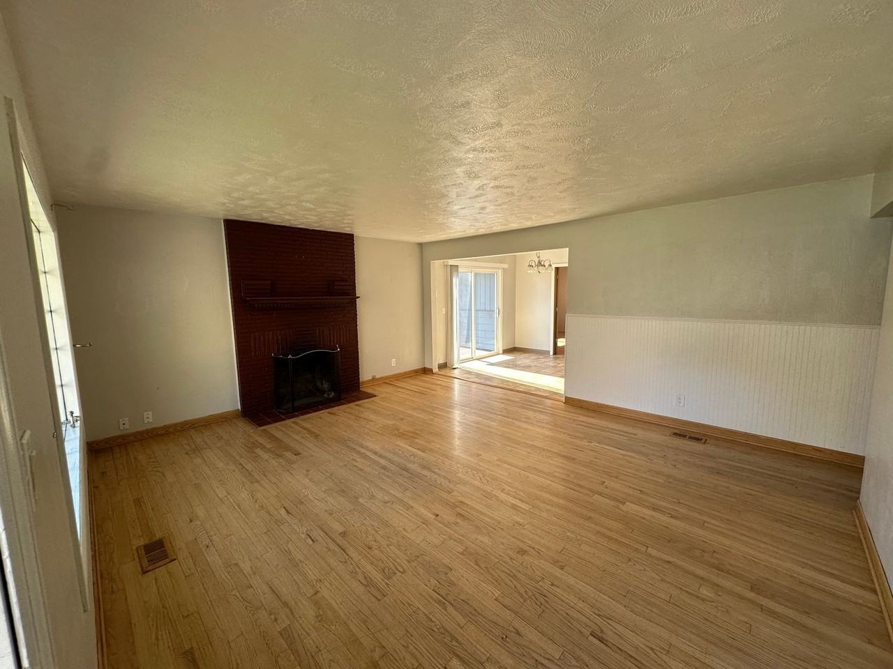 417 Ne 43rd St - Photo 4 of 14