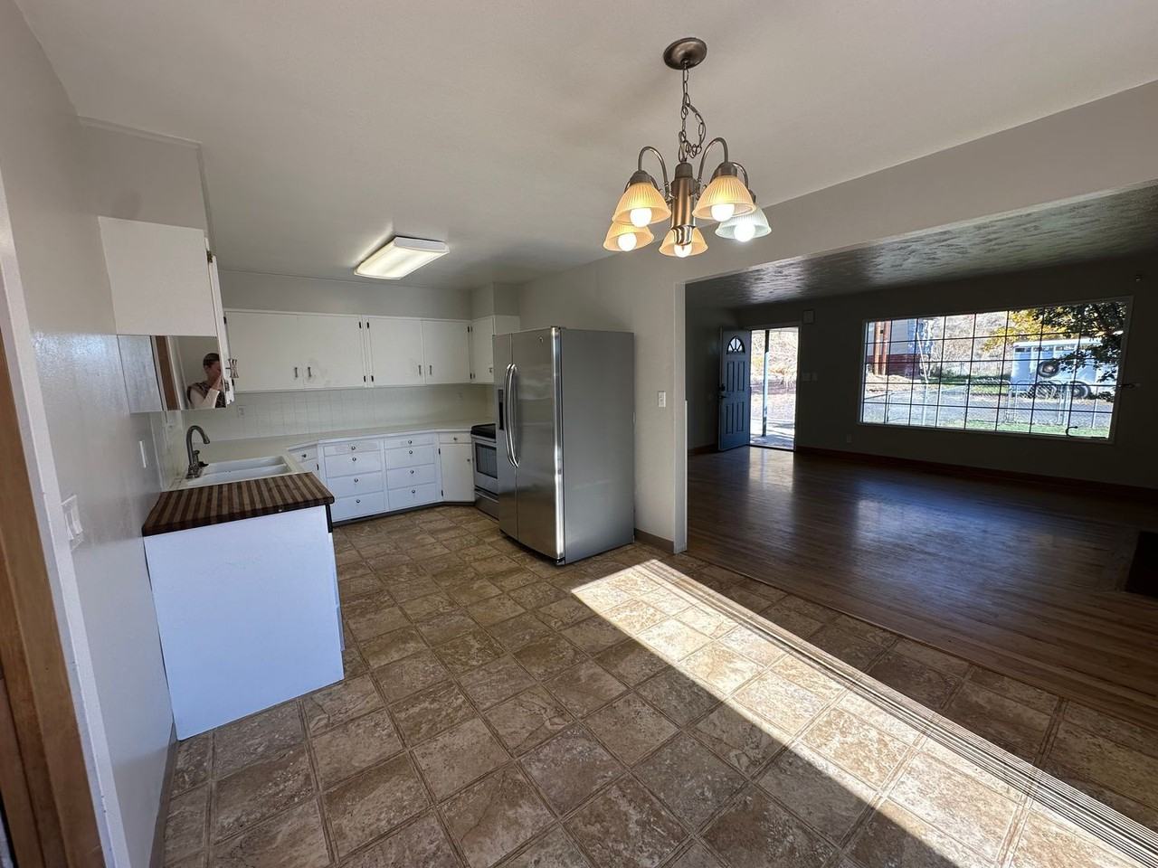 417 Ne 43rd St - Photo 5 of 14