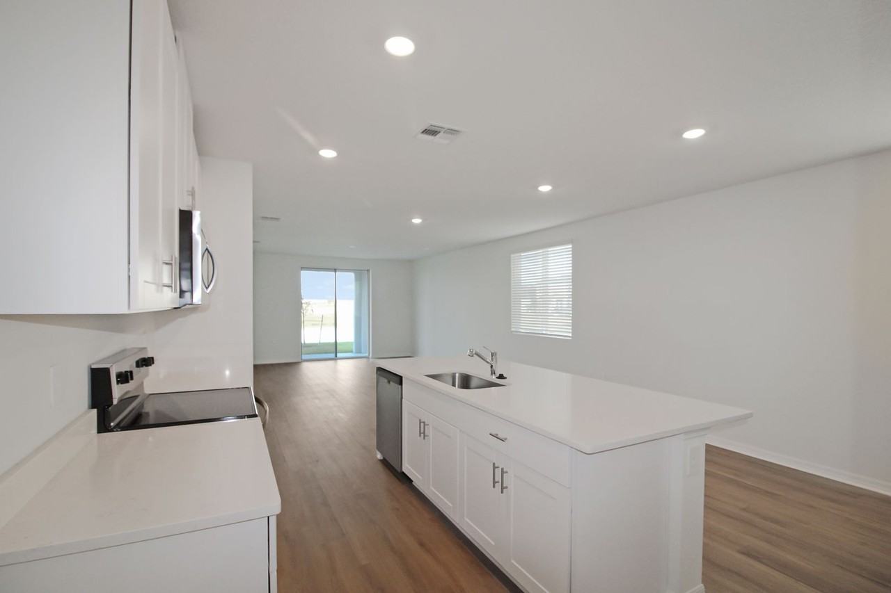 555 Sun Chaser Dr - Photo 5 of 26