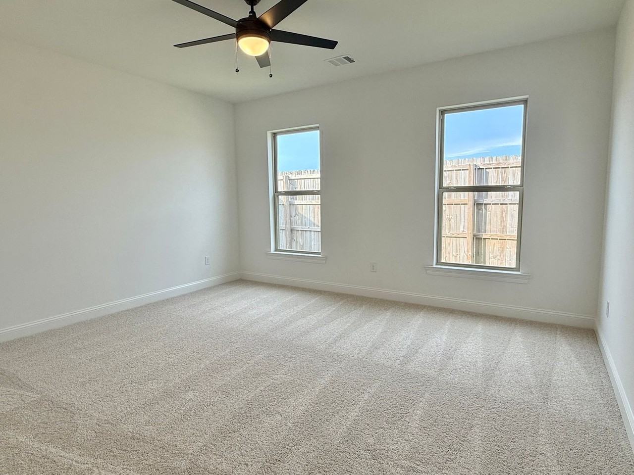 38486 Queen St - Photo 7 of 16