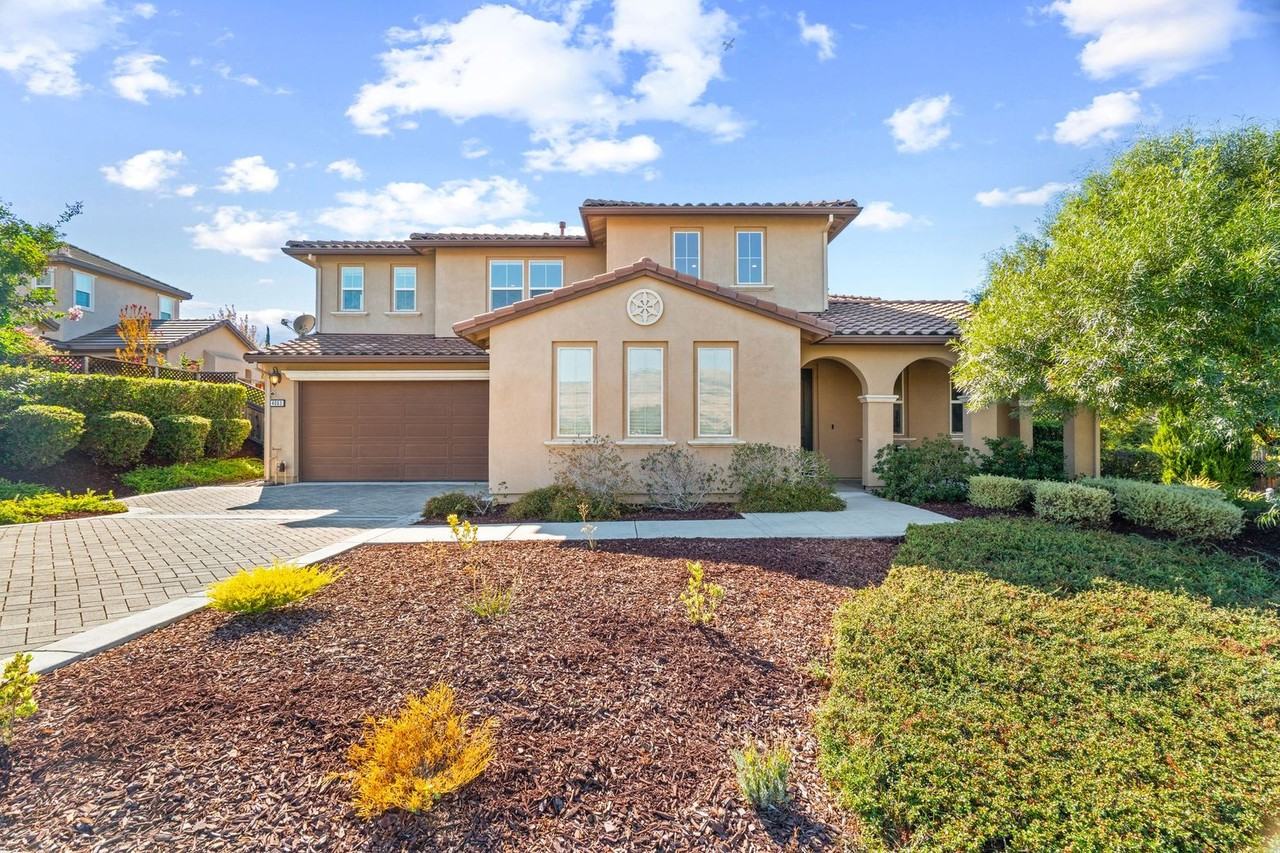 4063 Cadwallader Avenue - Photo 2 of 50