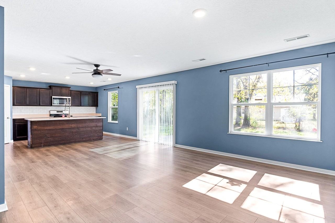 377 Kells Ct E - Photo 6 of 28