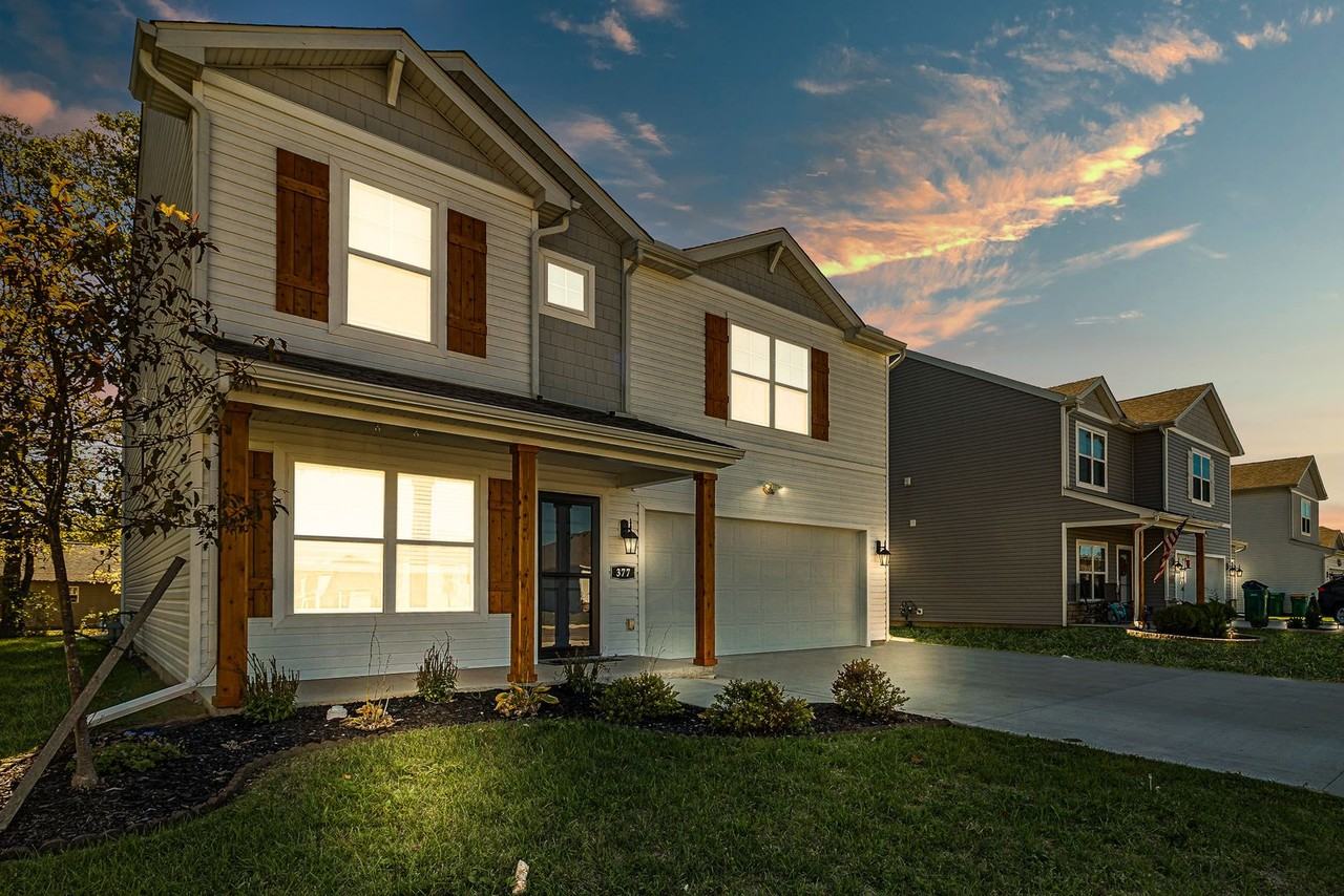 377 Kells Ct E - Photo 7 of 28