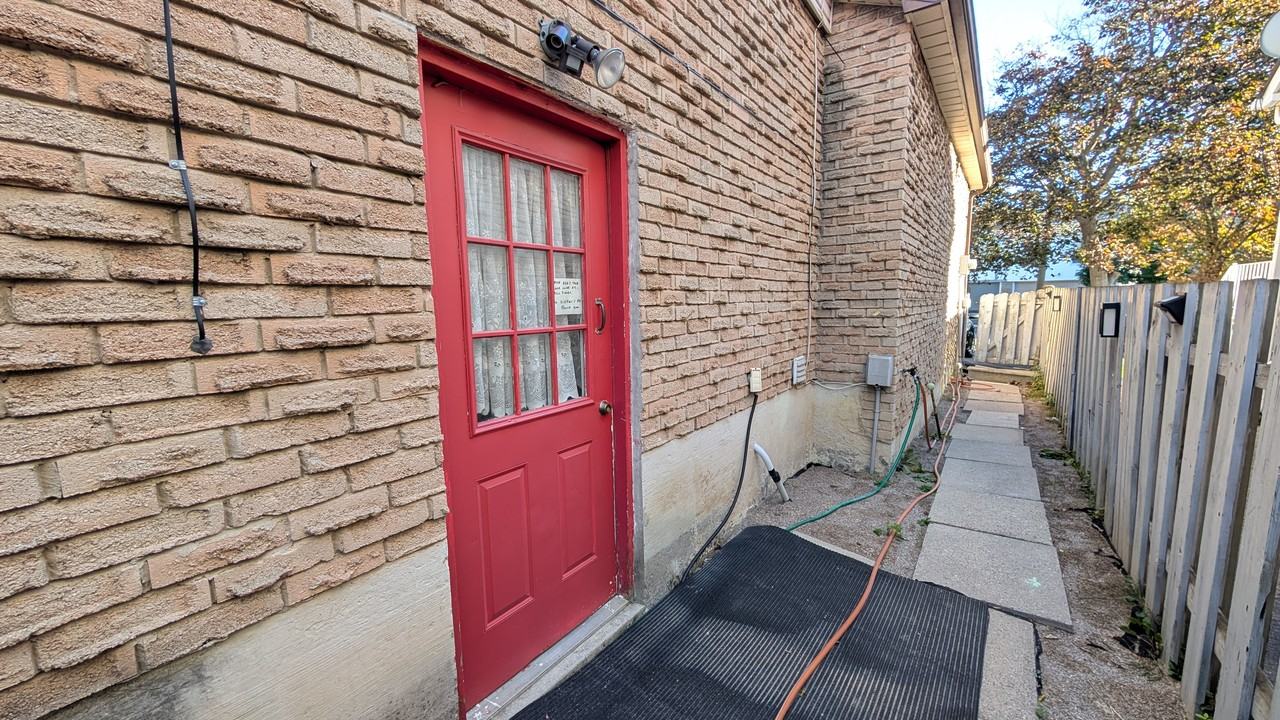 46 Glencoyne Crescent Basement - Photo 2 of 18