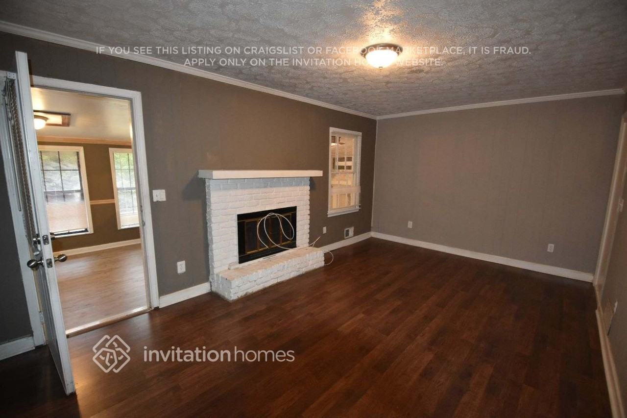 247 Sandra Dr Nw - Photo 3 of 8