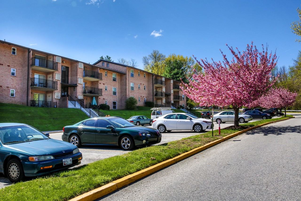 Briarcliff Apartments: Spacious Luxury Living in Central Baltimore County - Photo 2 of 50