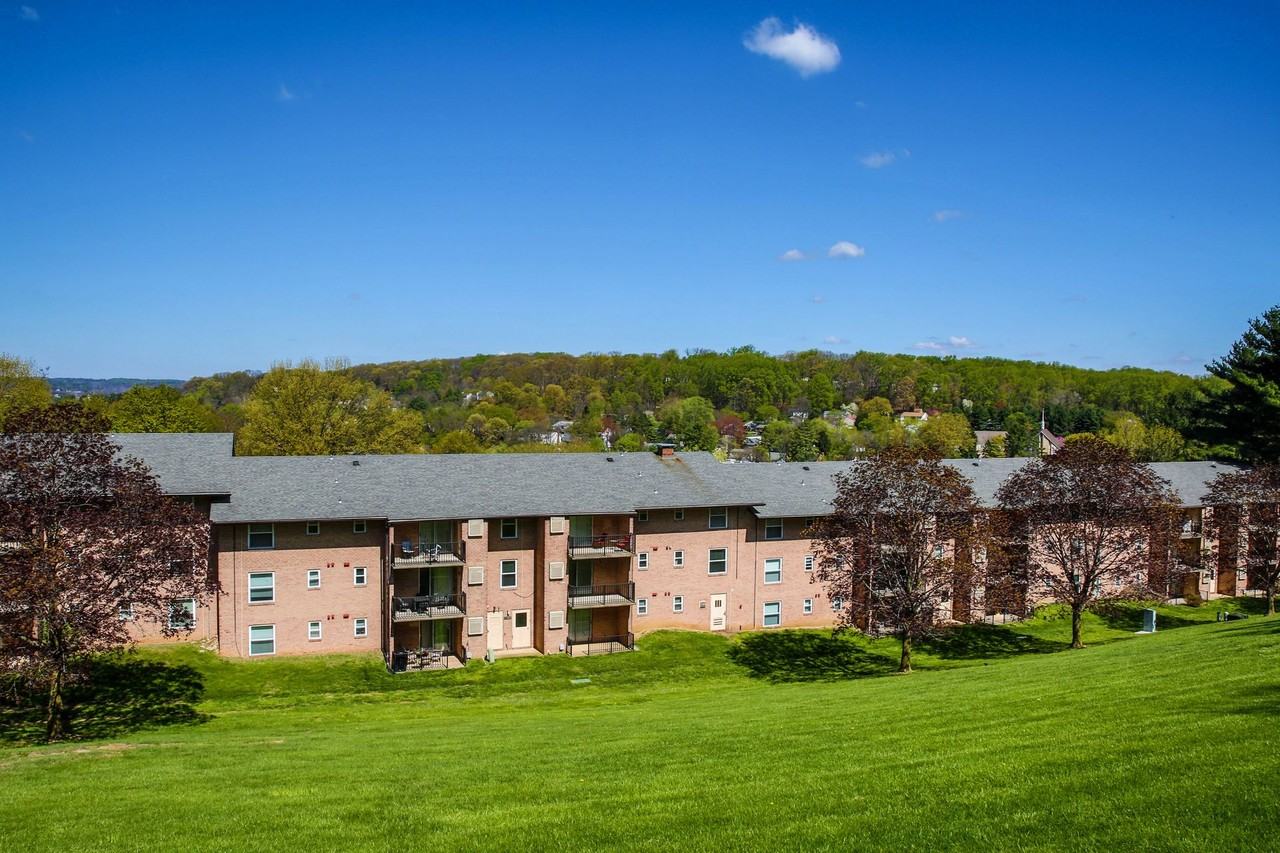 Briarcliff Apartments: Spacious Luxury Living in Central Baltimore County - Photo 3 of 50