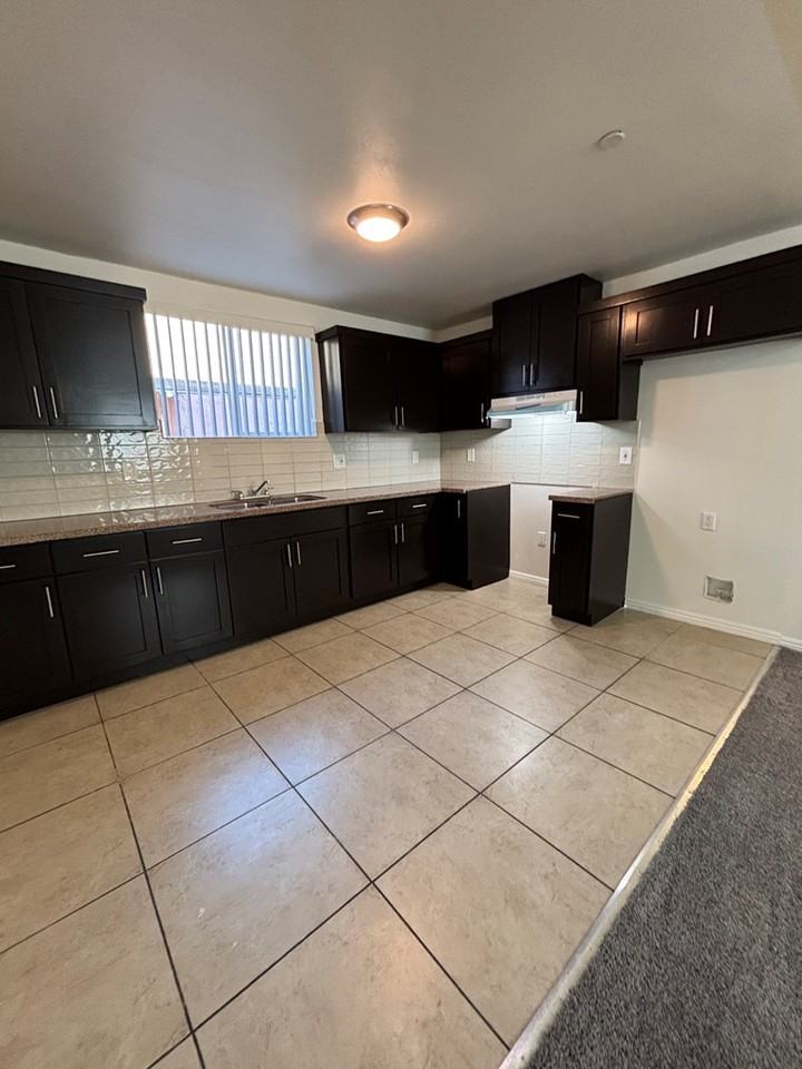 357 East 61st Street - Photo 3 of 9