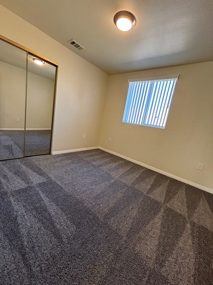 357 East 61st Street - Photo 6 of 9