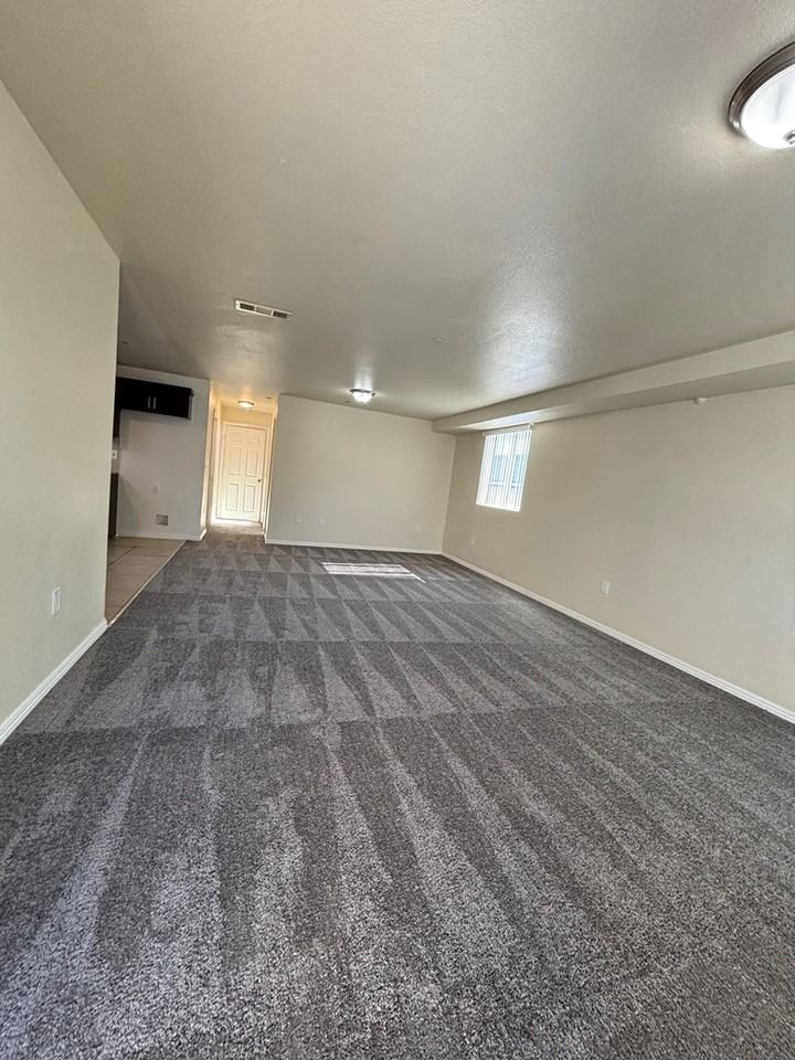 357 East 61st Street - Photo 4 of 9