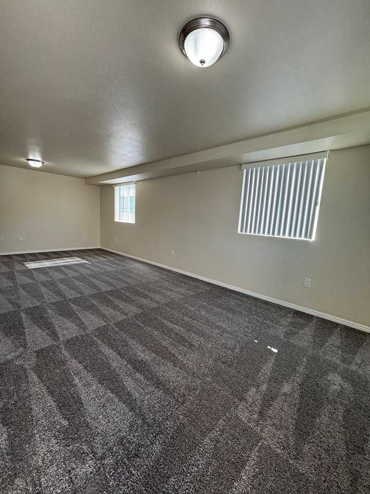 357 East 61st Street - Photo 5 of 9