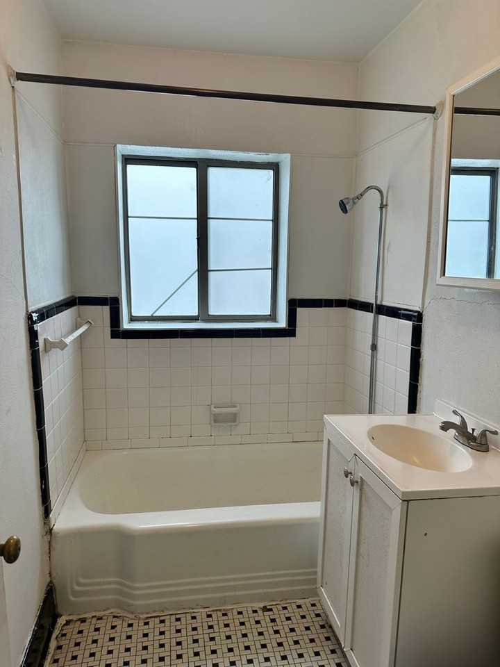 818 Cumberland St - Photo 3 of 12