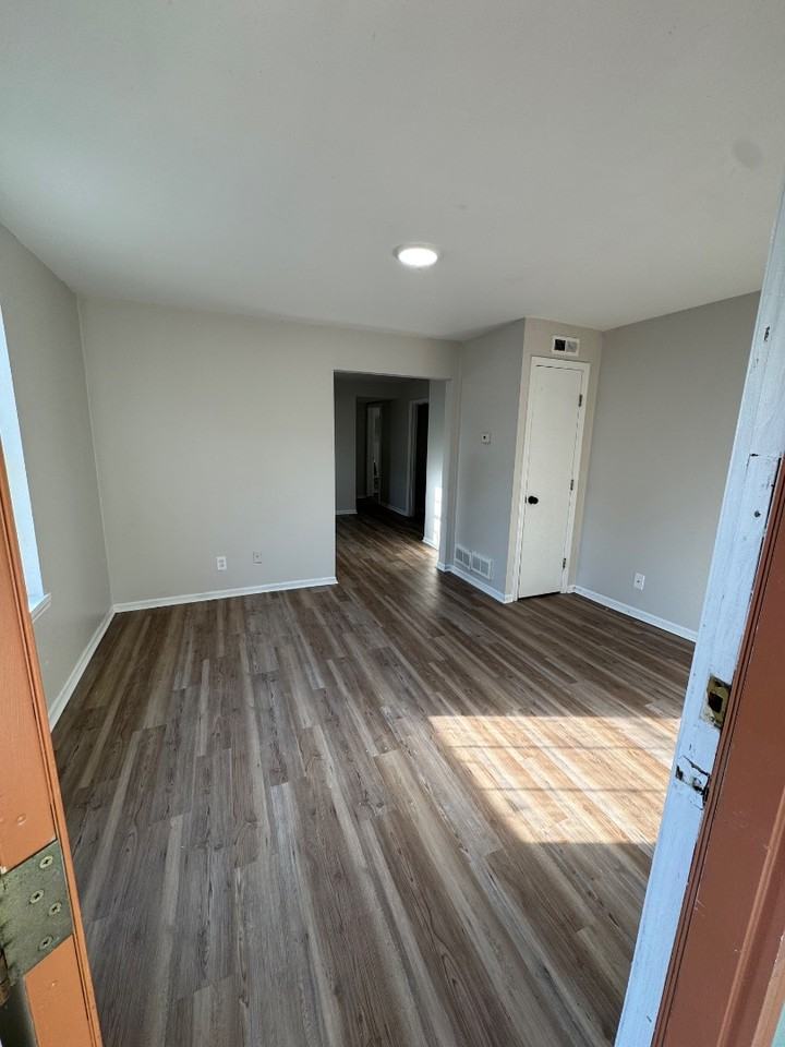 129 East 10th Avenue - Photo 3 of 16