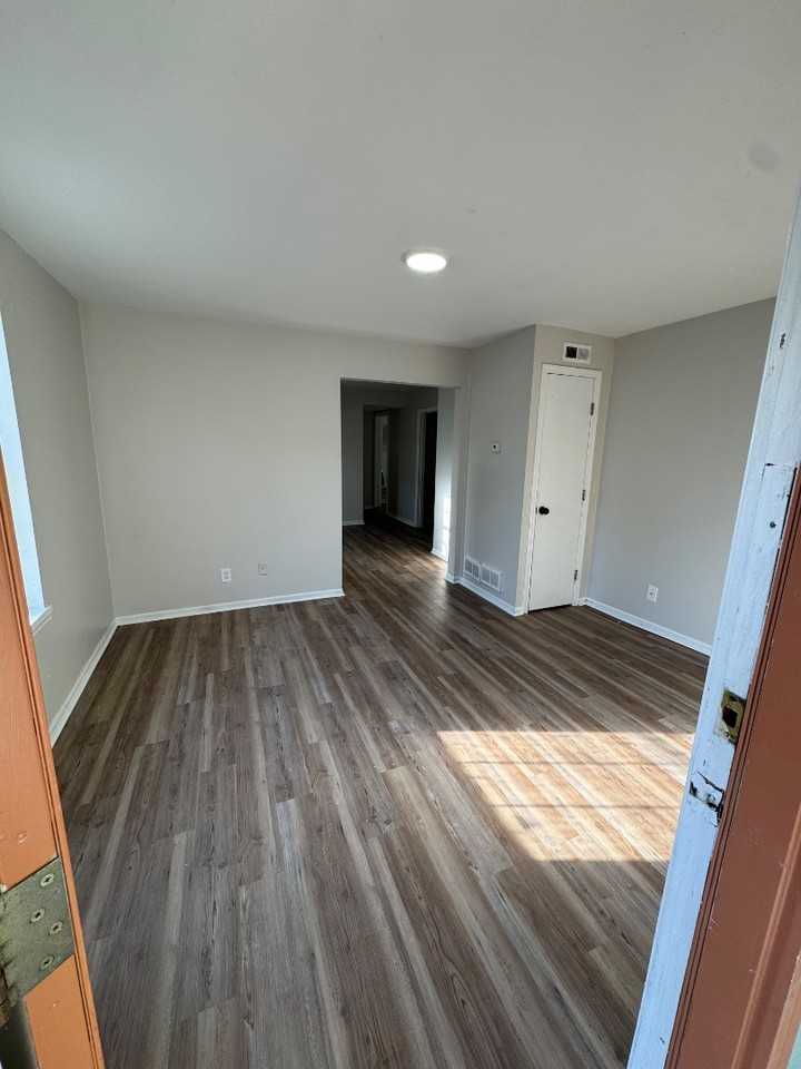 129 East 10th Avenue - Photo 4 of 16